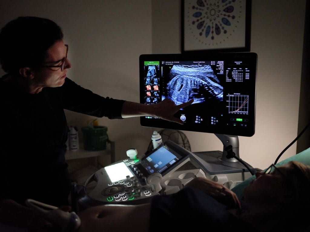 Dr Cecelia O’Brien performing specialist pregnancy ultrasound at Women’s Health Circle clinic in North Queensland